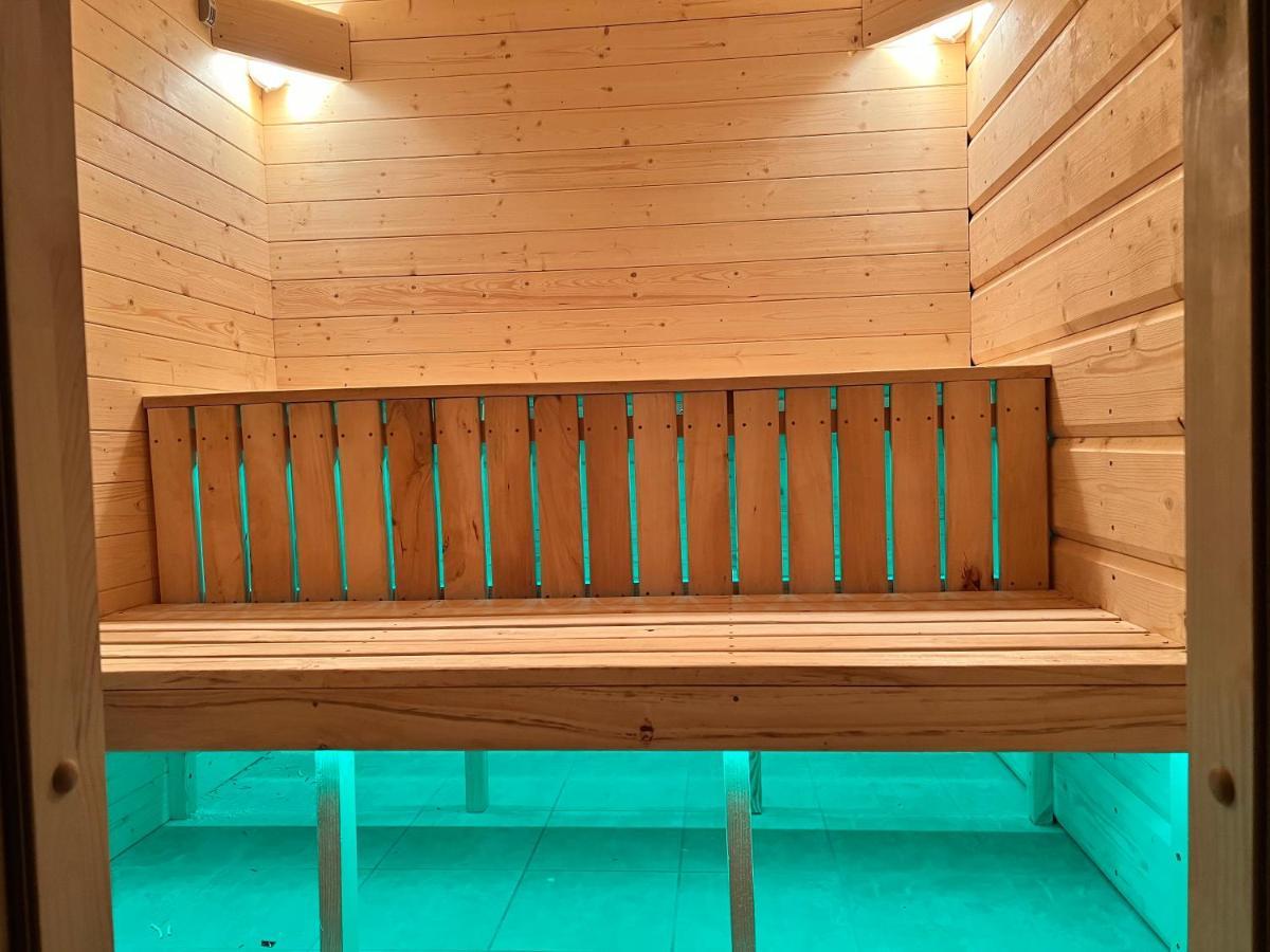 Domwigierski: Lakeside Comfort Farm with Private Beach and Sauna Wysoki Most  Exterior photo